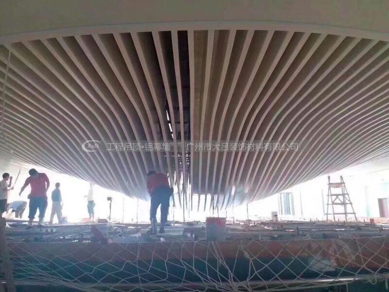 广州市大吕装饰材料有限公司 供应弧形铝方通吊顶  弧形铝方管  可定制