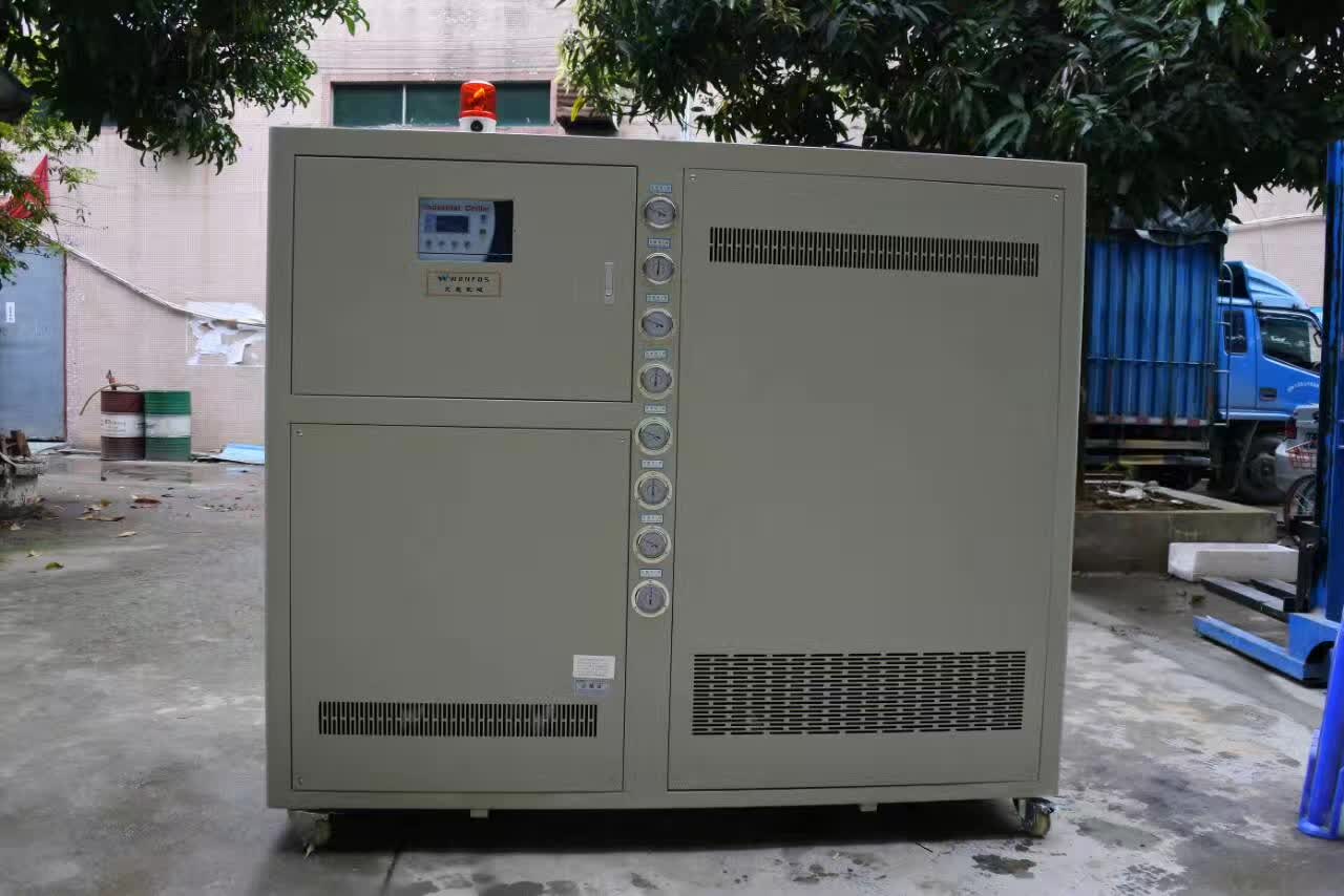 苏州水冷式冷水机-无锡水冷式冷水机-南京水冷式冷水机图片