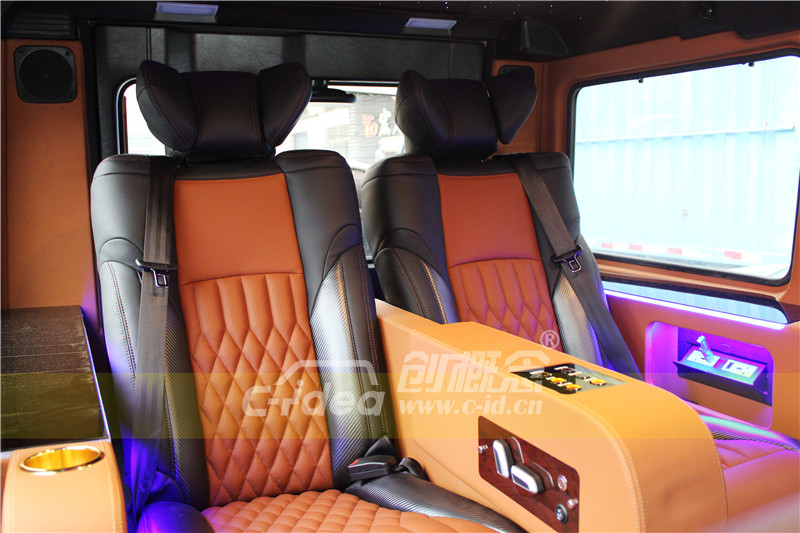 奔驰G65车内改装半隔断，加装电动航空座椅