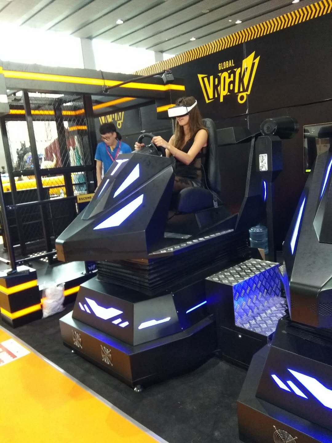 VR游乐设备VR赛车 商场VR设备 商场VR赛车，虚拟现实9D设备供应商