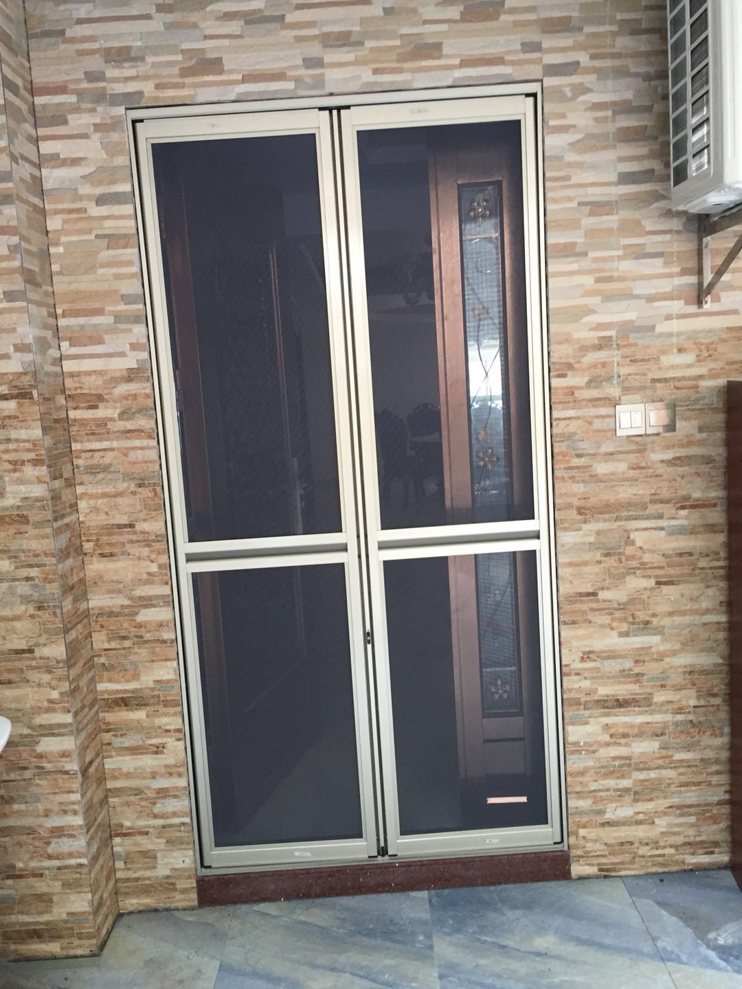 深圳上门安装折叠门供应金钢网折叠门