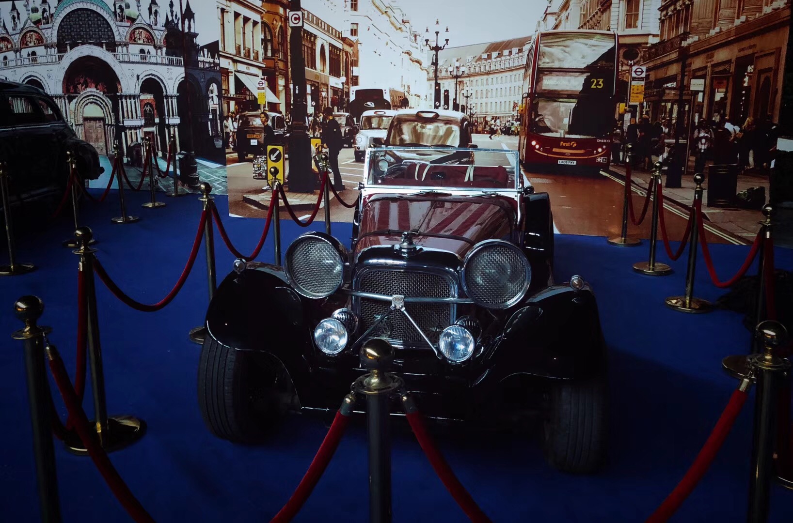 安徽租借法拉利古董车广告宣传，江西借用法拉利古董车写真拍摄
