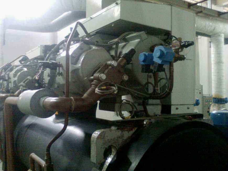 苏州风冷螺杆式冷水机组中央空调螺杆机冷冻油更换方法苏州中央空调螺杆机冷冻油更换图片