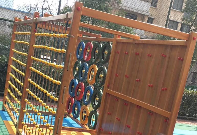 幼儿园儿童滑梯户外感统训练器材木制爬网荡桥平衡木独木桥玩具图片