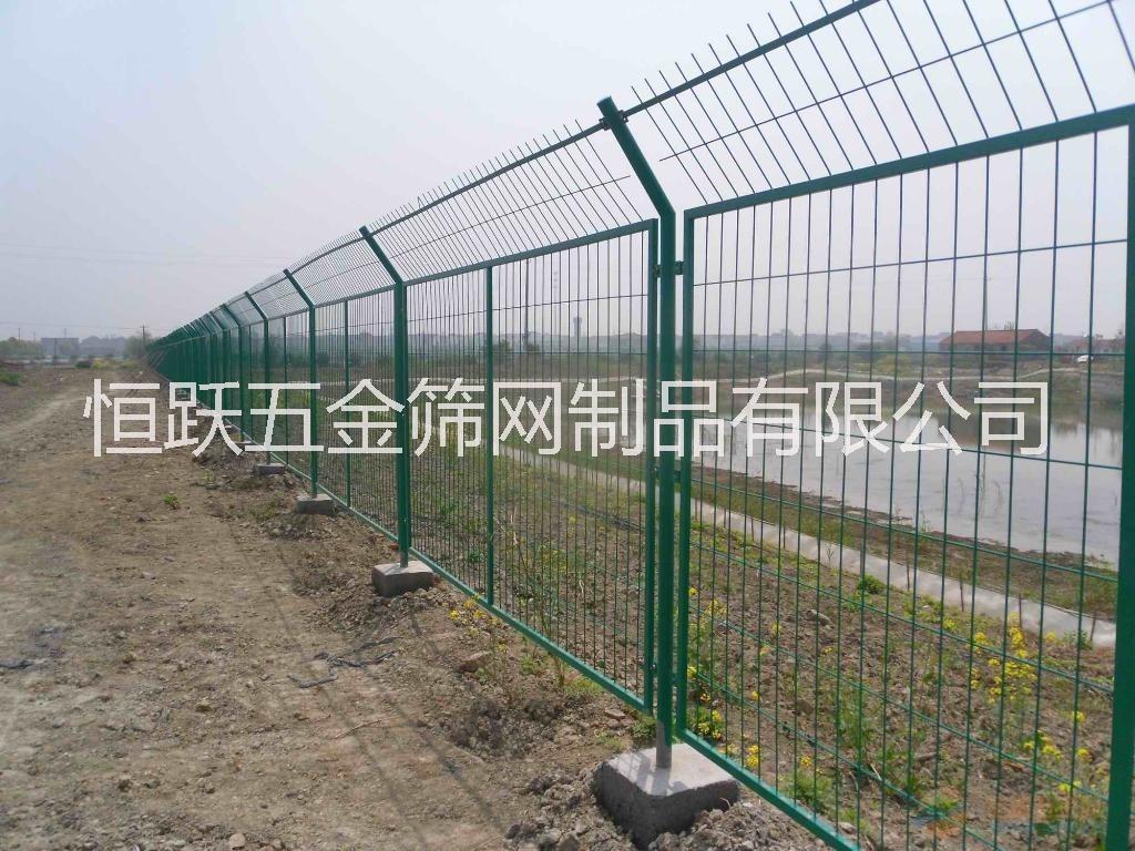 青岛海岸隔离护栏网 风景区绿化铁丝网 1.8米双边丝浸塑护栏网