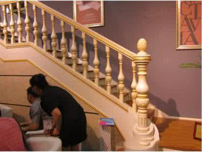 欧式简约实木楼梯定制扶手 工厂直销室内别墅复式实木楼梯