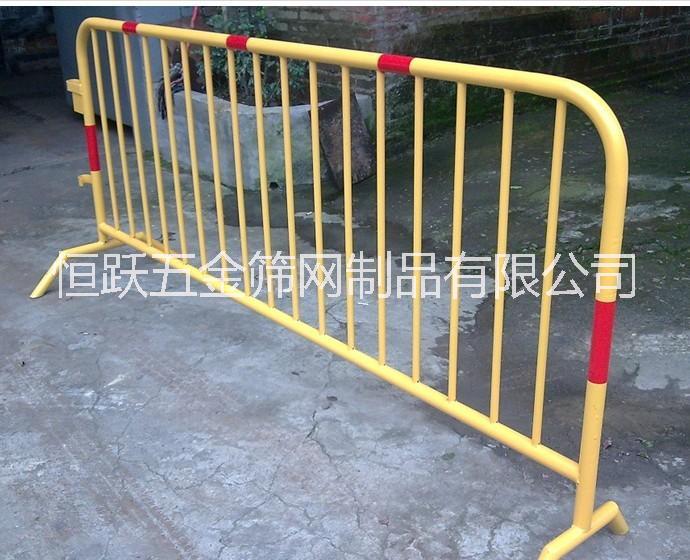 青岛临时围栏网厂家 工地洞口护栏可移动新钢护栏