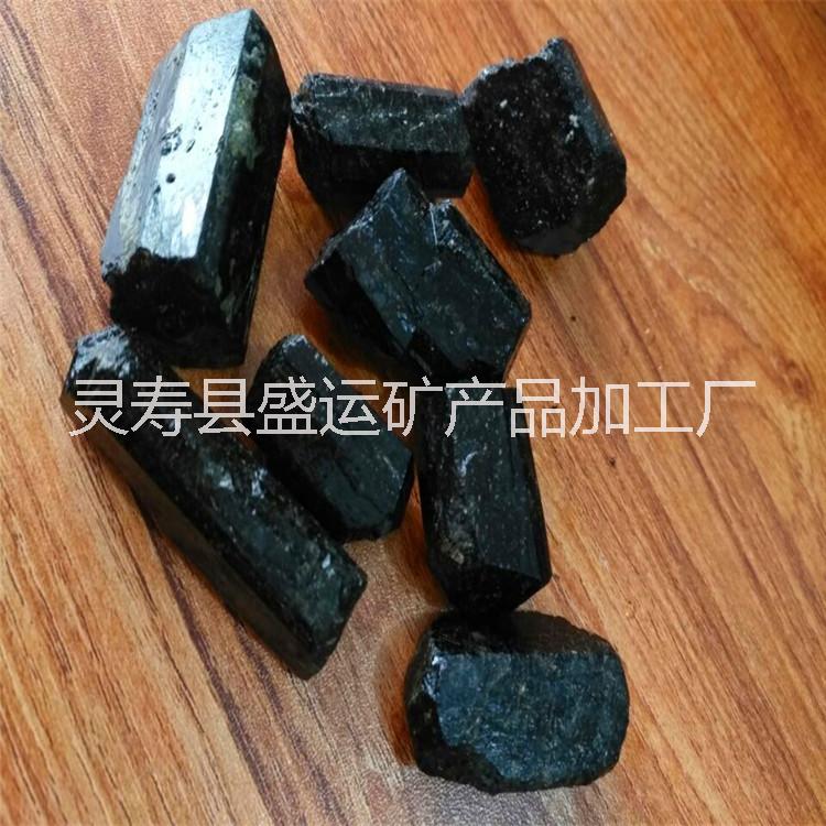威海电气石厂家直销单晶体黑色铁电气石 托玛琳电气石 电气石颗粒 柱状电气石块  电气石粉 电气石原石 电气石颗粒图片