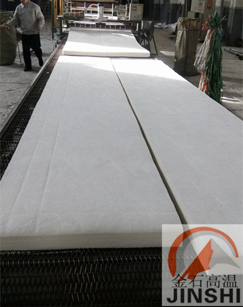 淄博市硅酸铝陶瓷纤维毯厂家硅酸铝针刺毯与硅酸铝陶瓷纤维毯的优势及区别