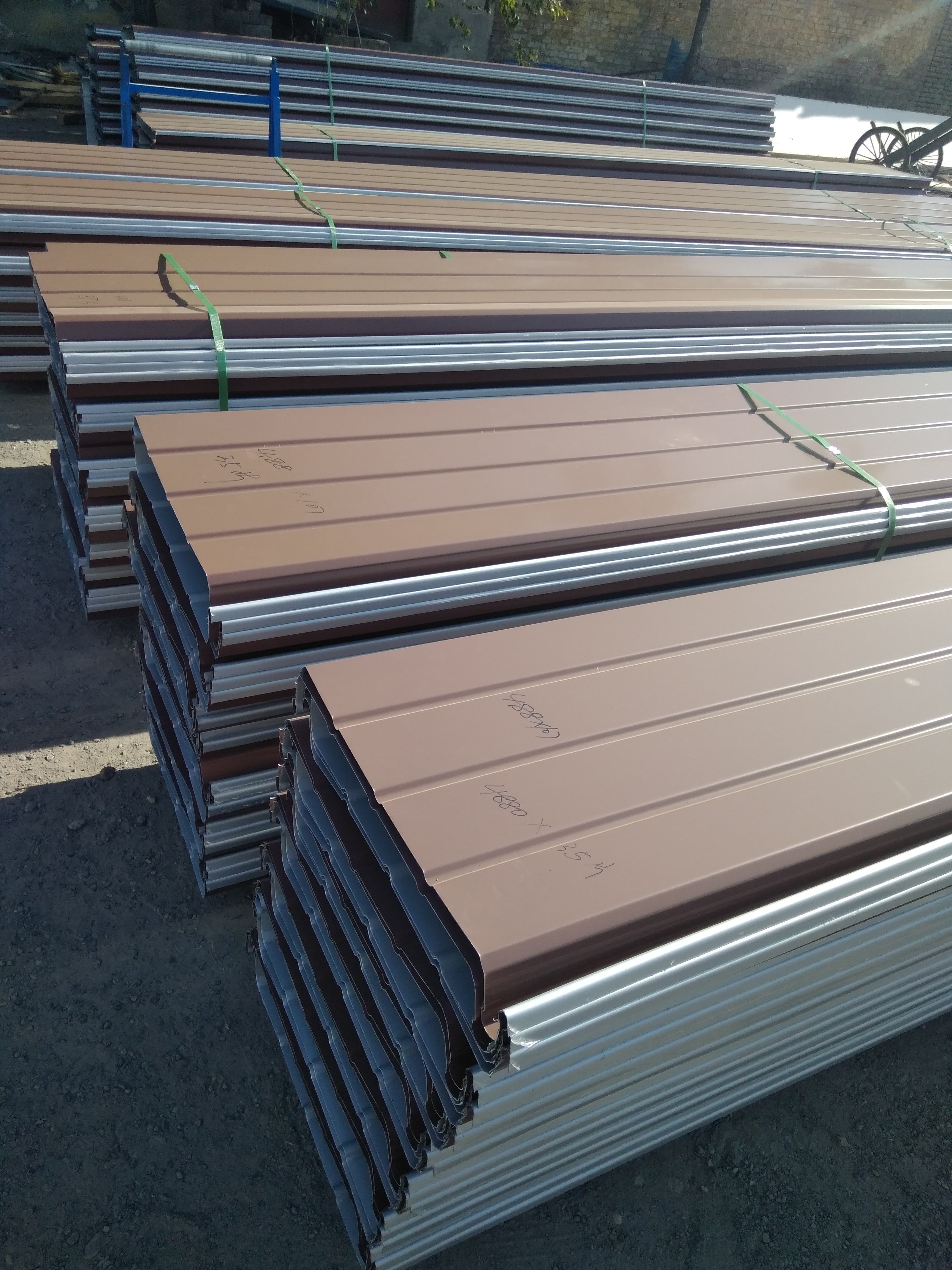 乌鲁木齐铝镁锰屋面板生产厂家