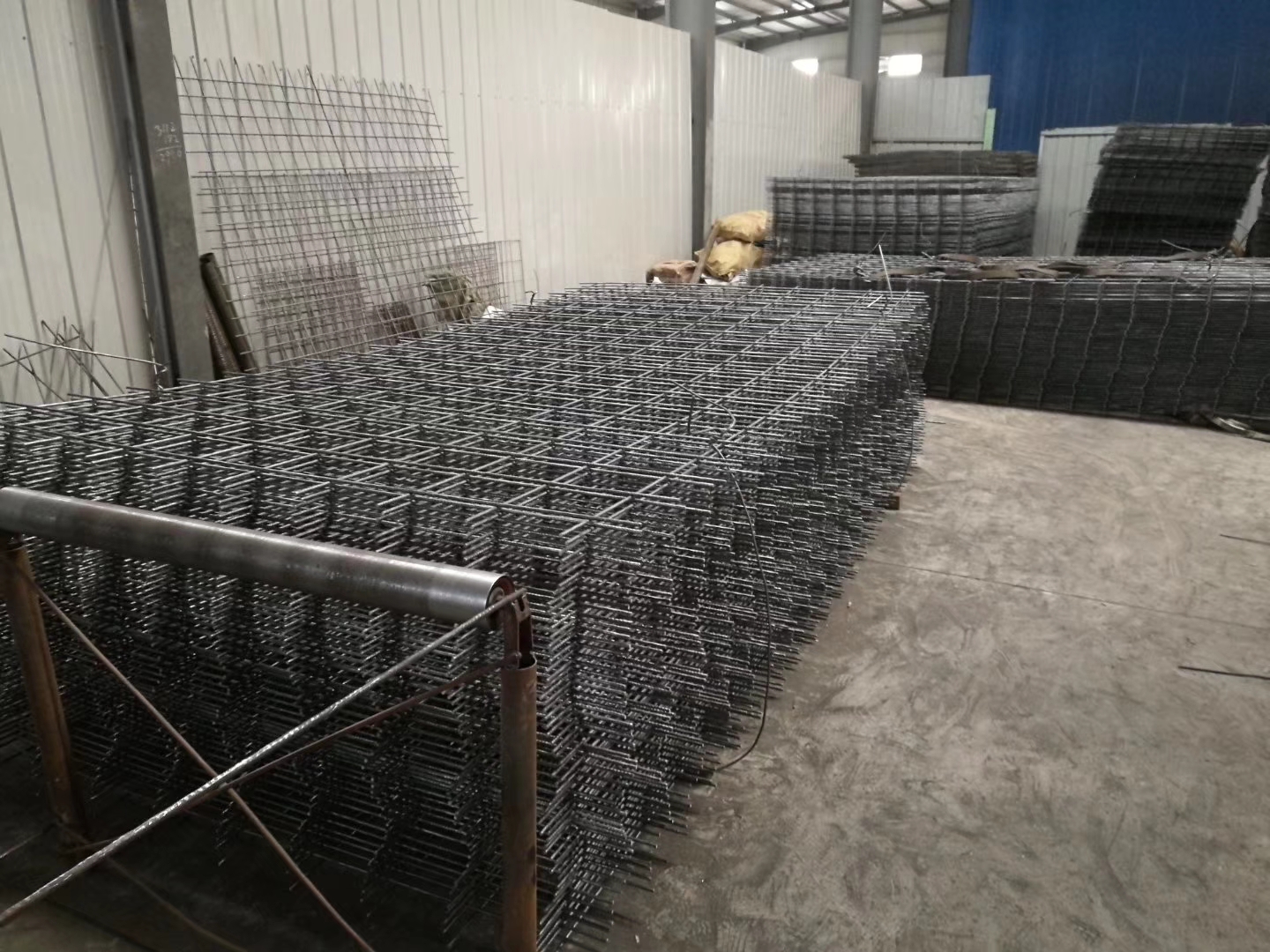厂家生产桥梁钢筋焊接网片 建筑网片 铁丝网片 冷轧带肋钢筋焊接网片