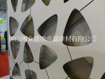 特殊造型铝单板 铝天花 铝蜂窝板 瓦楞板 冲孔铝单板图片