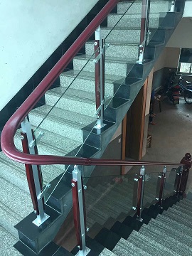 厂家定做直销设计测量室内玻璃楼梯装修效果图钢化玻璃扶手胶木拉丝弯扶手楼梯图片