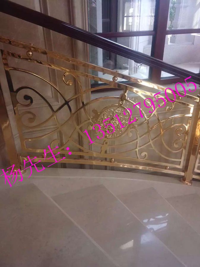 室内艺术楼梯装修效果图金色铜雕花楼梯护栏美美达