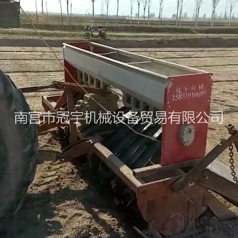 大型拖拉机后置旋耕机配套电动撒肥机化肥施肥器