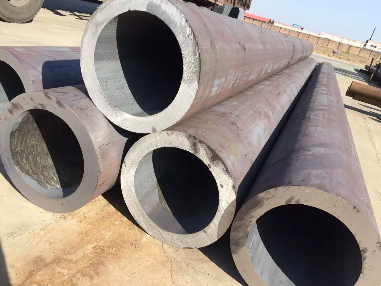 沧州无缝钢管生产厂家|环氧陶瓷螺旋防腐钢管|3PE无缝钢管供应
