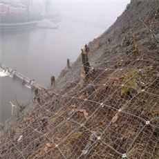 边坡柔性防护网施工|漓江景区山体拦石边坡网安装图片