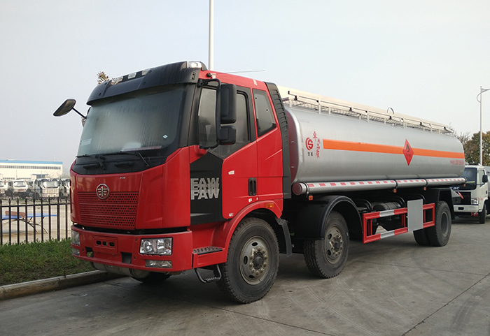 厂家直销东风多利卡5-8吨流动加油车油罐车 欢迎电议  豪沃油罐车