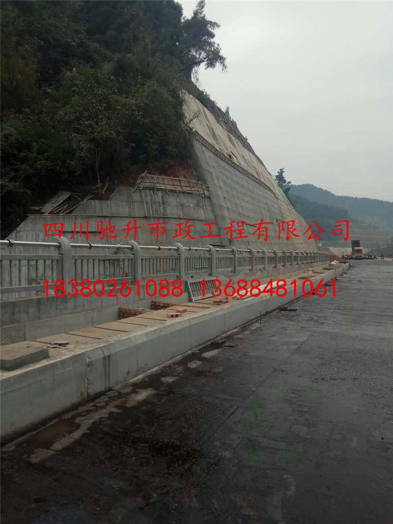 贵州驰升批量供应桥梁铸造石栏杆 栈道仿木仿石栏杆