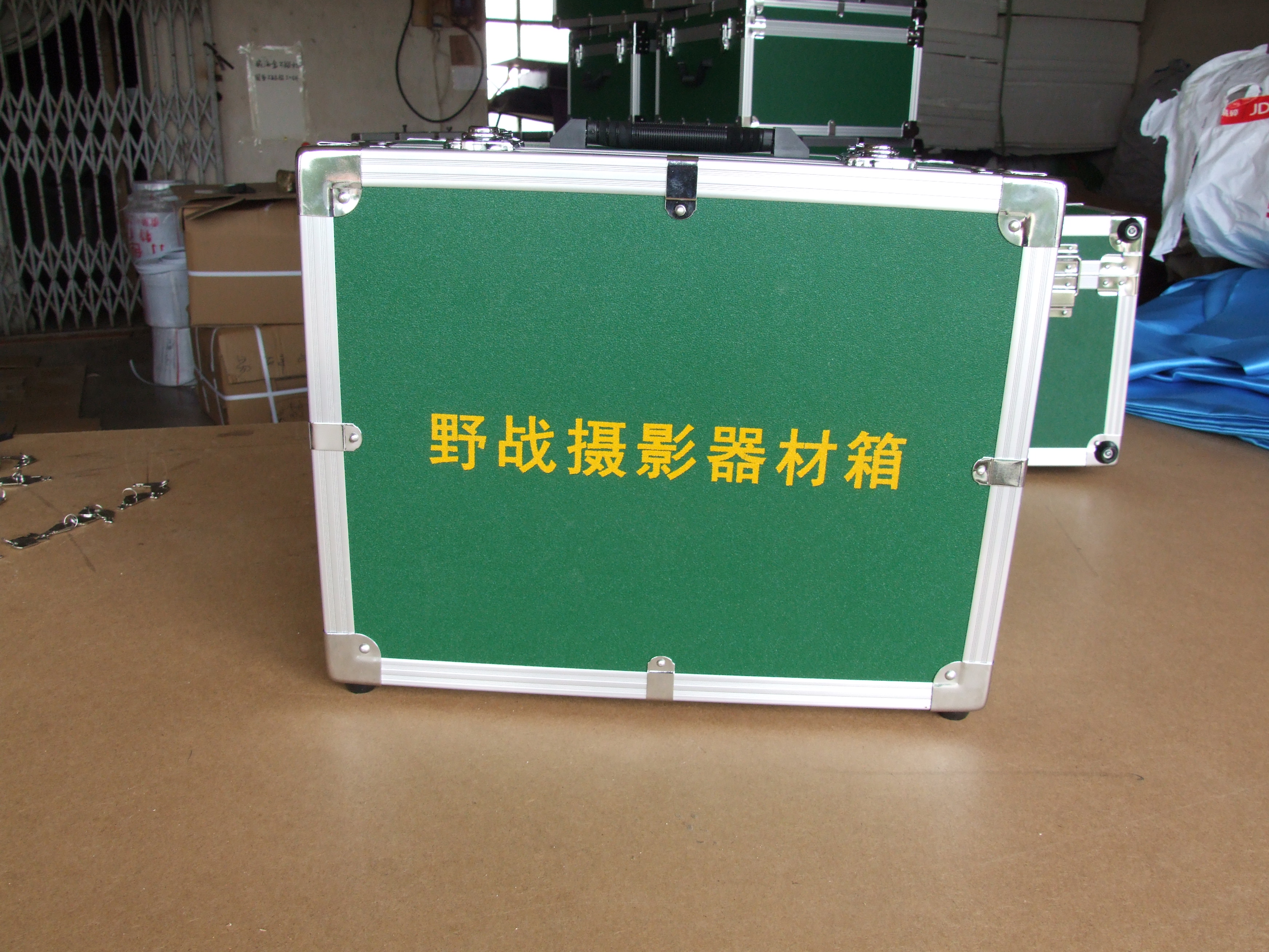 供应铝箱铝合金箱航空箱拉杆箱仪表箱图片