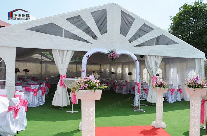 大型婚礼篷房内可以摆放多少桌？