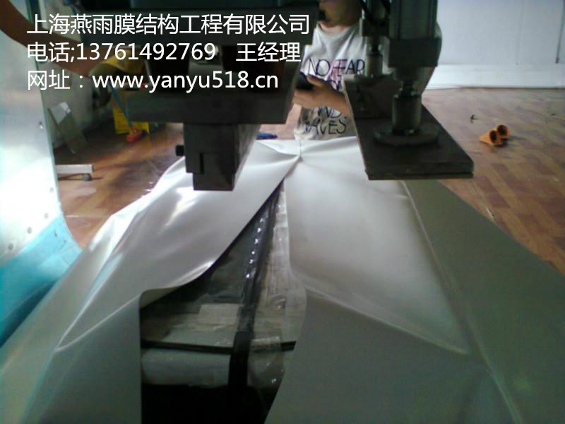 停车棚制作|上海燕雨q235钢结构大梁及膜布加工 车棚PVC膜材安装