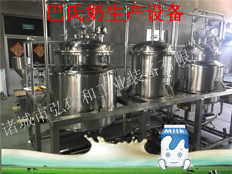 羊奶生产线巴氏羊奶经过一道道工序加工制作而成，含有丰富的营养物质并且比高温杀菌的羊奶更好。图片