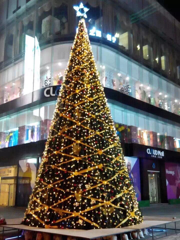 灯光圣诞树型圣诞树装饰工程圣诞美陈场景布置大型钢结构圣诞树现货供应图片