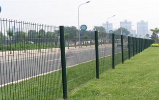 公路护栏网 公路双边丝护栏网果园围栏网 公路双边丝护栏网车间隔离栅