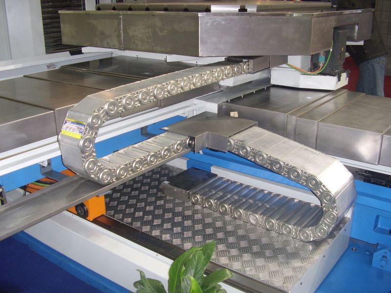 程泰机械立式加工中心各种型号钢制拖链销售