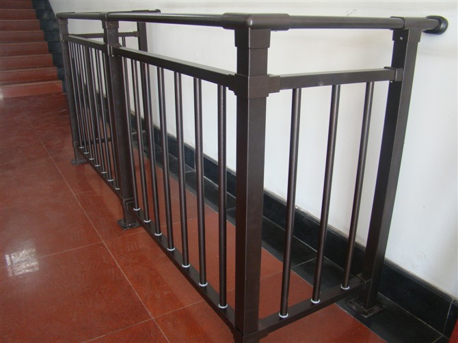太原锌合金阳台栏杆，木纹护窗围栏，热镀锌楼梯扶手，锌钢玻璃护栏锌钢玻璃护栏
