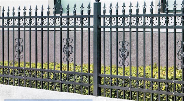 杨陵别墅高档围栏，喷塑道路隔离栏，烤漆围墙栅栏，弯弧组装栅栏设计安装于一体