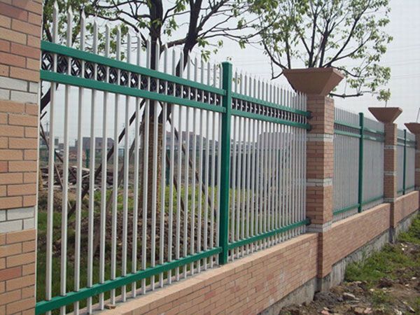 韩城热镀锌围栏栅栏，烤漆围墙护栏，锌合金别墅围栏，仿木纹围墙栅栏全国畅销产品