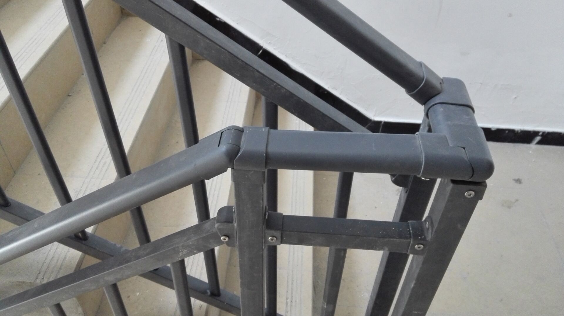 新乡喷塑楼梯扶手，锌钢飘窗围栏，锌钢飘窗围栏，组装楼梯护栏设计简洁大方