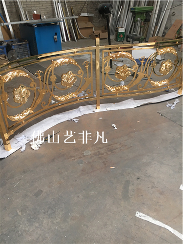 丹阳别墅铝艺雕刻闪亮金色铝板专用护栏
