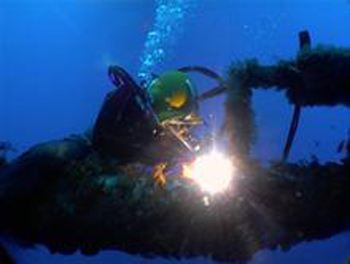 无锡中潜水下电缆光缆敷设检测录像维修 摄像 切割  电焊工程公司图片
