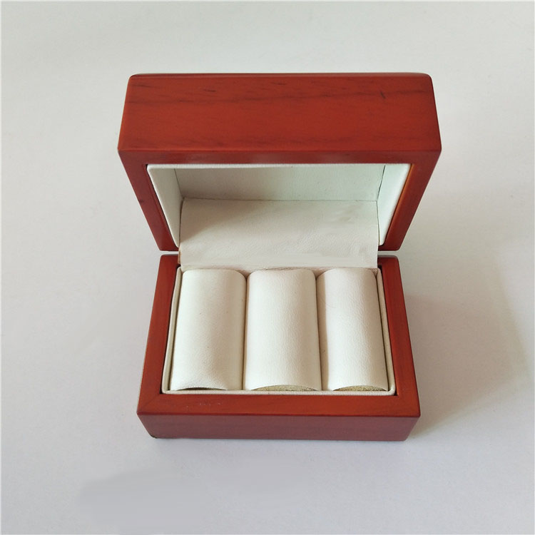 婚戒包装盒 戒指盒新品红木婚戒包装盒木质喷油首饰盒珠宝盒图片