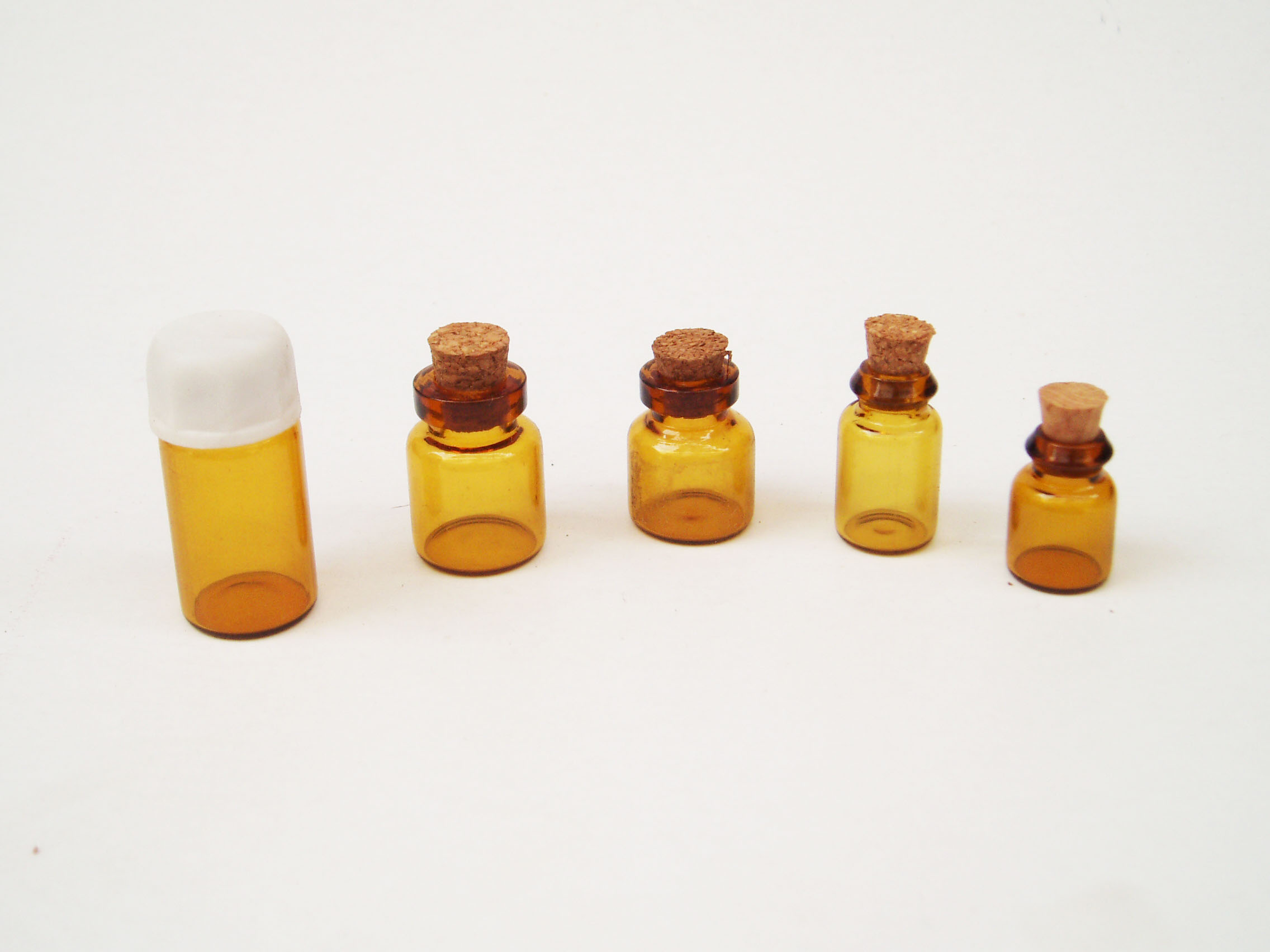 供应适用于试用装的小精油玻璃瓶 精油样板包装瓶 小容量液体包装瓶 茶色包装瓶图片