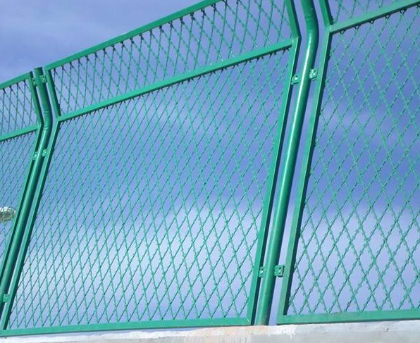 衡水市监狱机场看守所钢网墙隔离栅厂家监狱机场看守所钢网墙隔离栅
