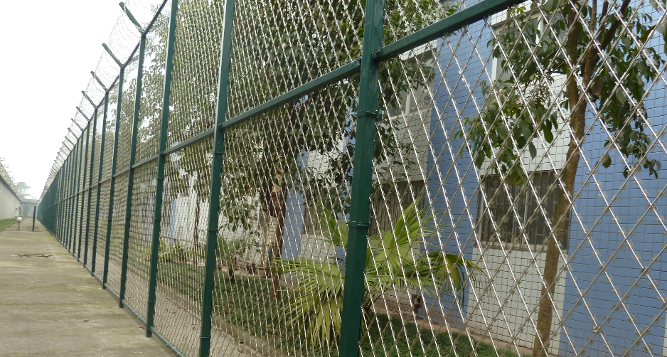 衡水市监狱机场看守所钢网墙隔离栅厂家