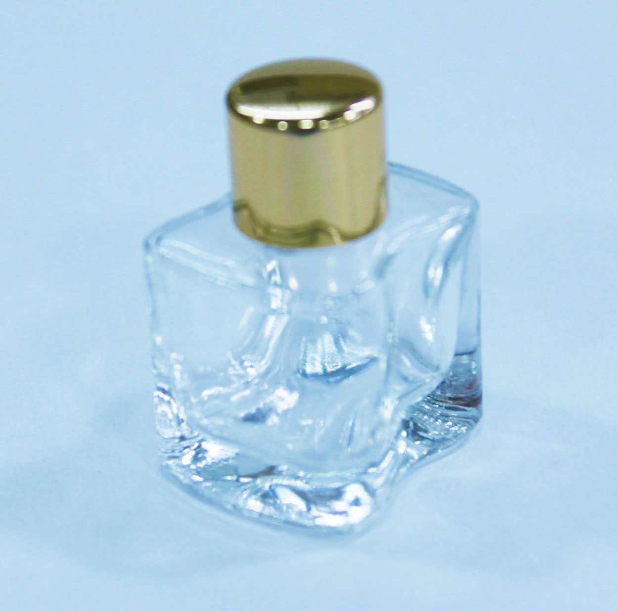 广州市批发订做841平凹香水吊饰瓶厂家供应批发订做841平凹香水吊饰瓶 玻璃香水瓶 精品玻璃瓶