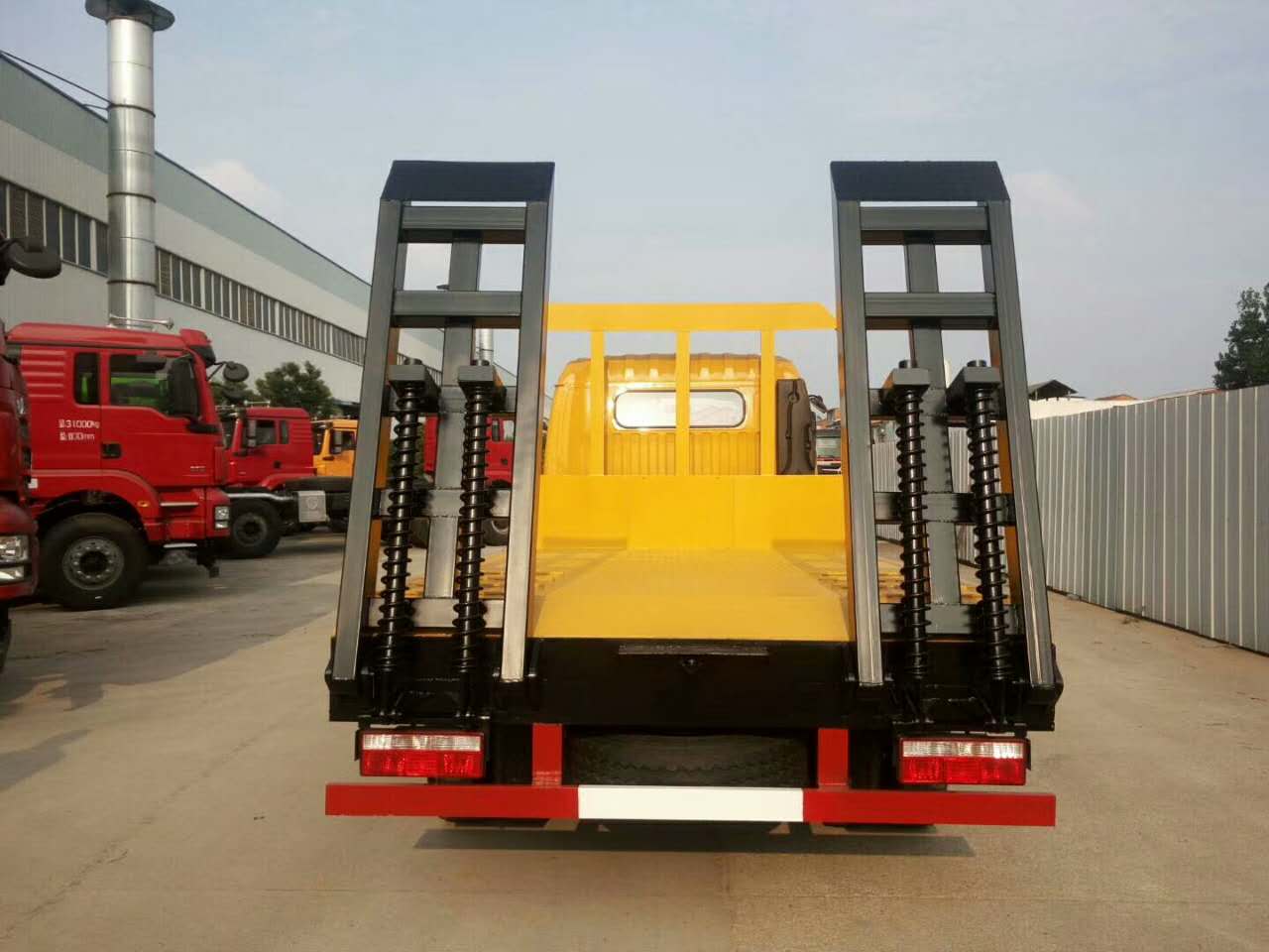 黄牌平板拖车 工程机械运输 挖机运输车生产厂家
