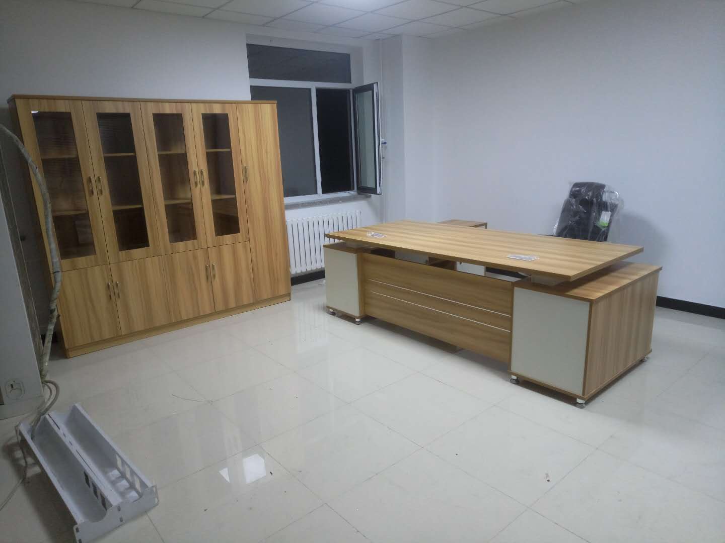新中式实木办公桌大班台主管桌椅组批发