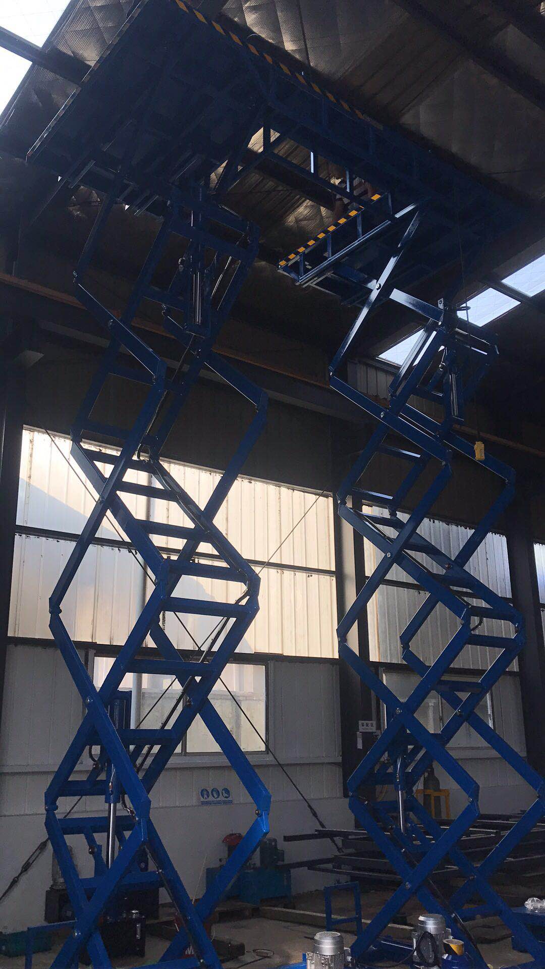 江苏电动液压升降平台供应 物流装卸平台 导轨式升降机价格图片