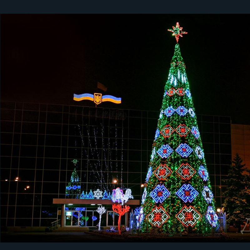 大型铁艺LED灯光变换圣诞树定制 专业圣诞树装饰生产工厂图片