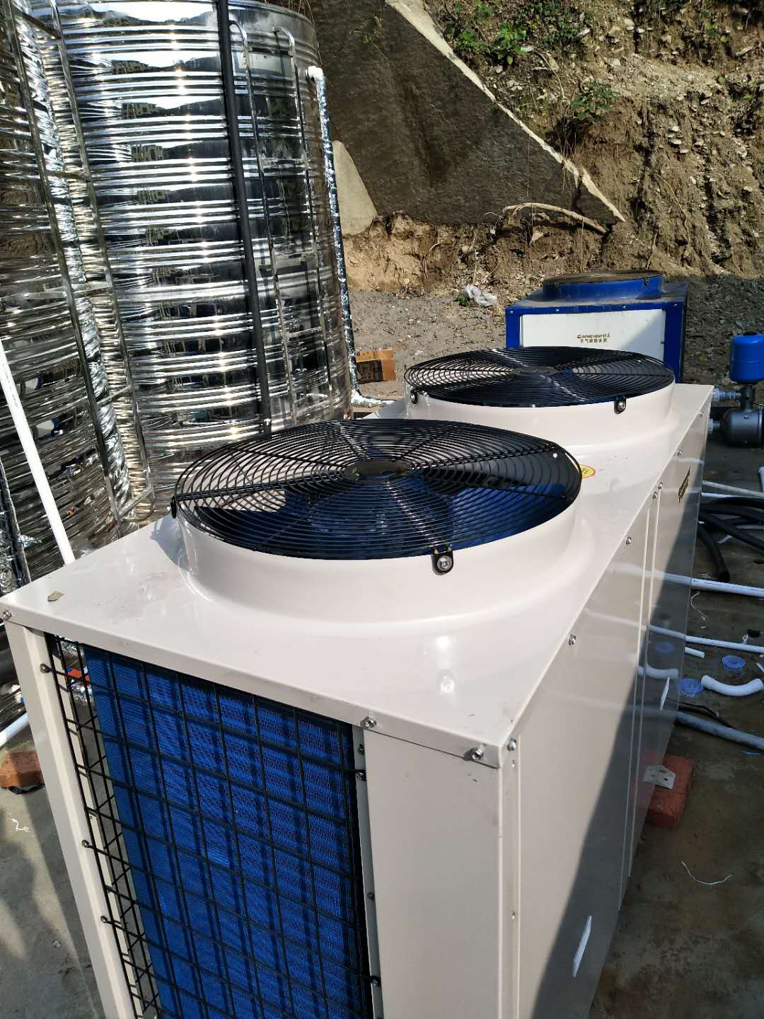 空气能热水器在供暖中的应用，空气源热泵热水器安装多少钱图片