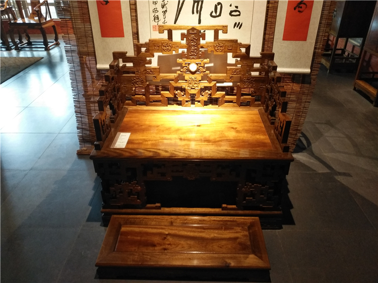 成都藏式家具定制 实木餐桌椅定做 成都藏式家具定制公司