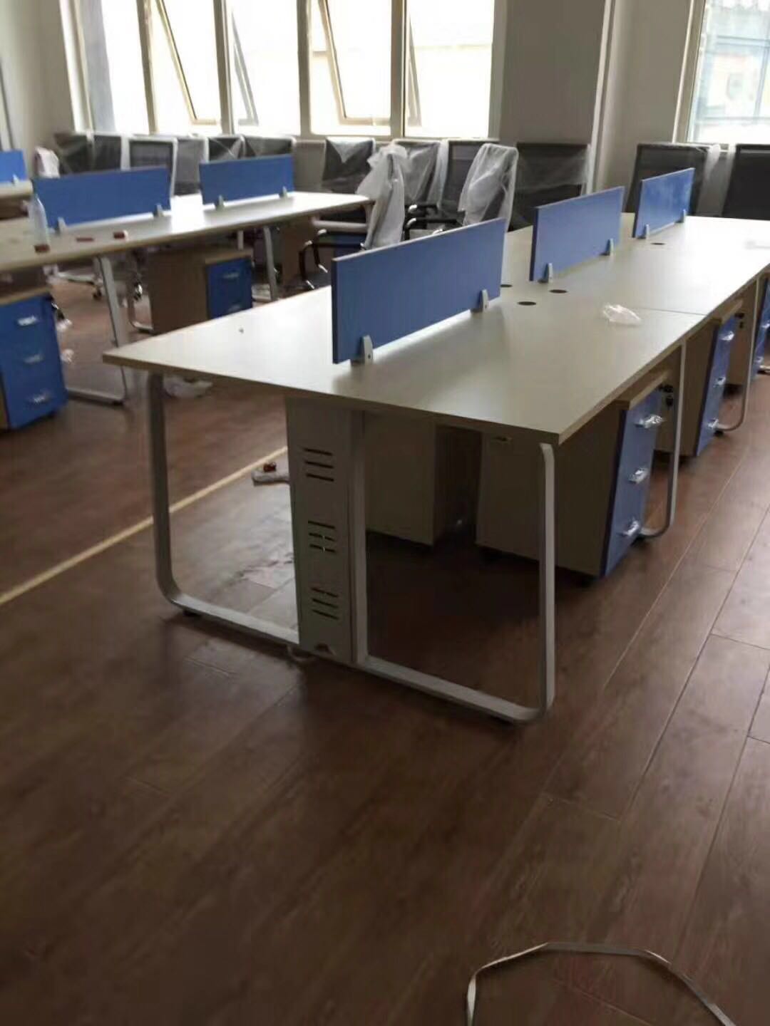 沈阳职员办公桌简约现代桌椅组合2/4/6人位电脑办工屏风工位办公家具