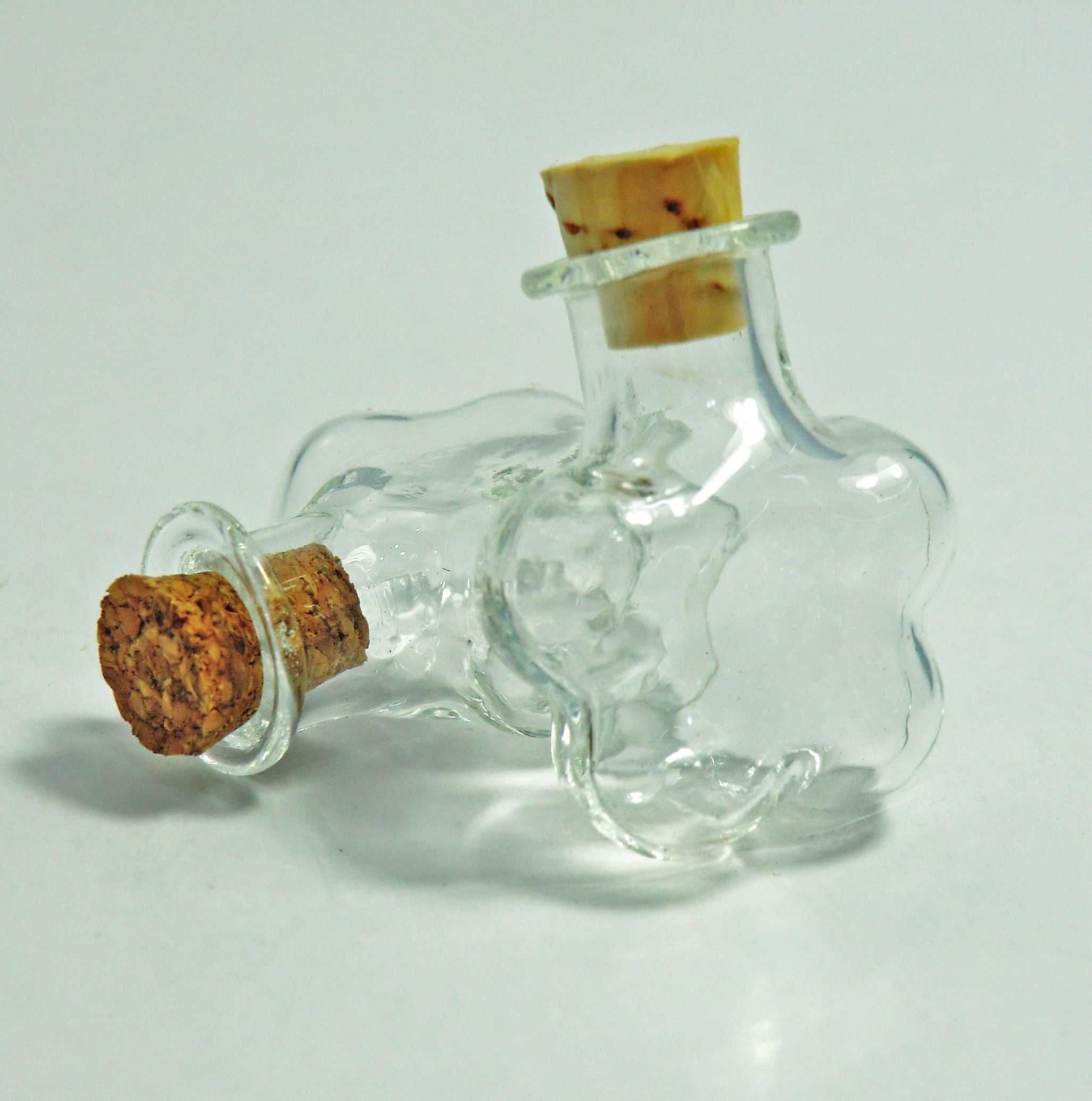广州市批发订做梅花吊饰玻璃瓶厂家
