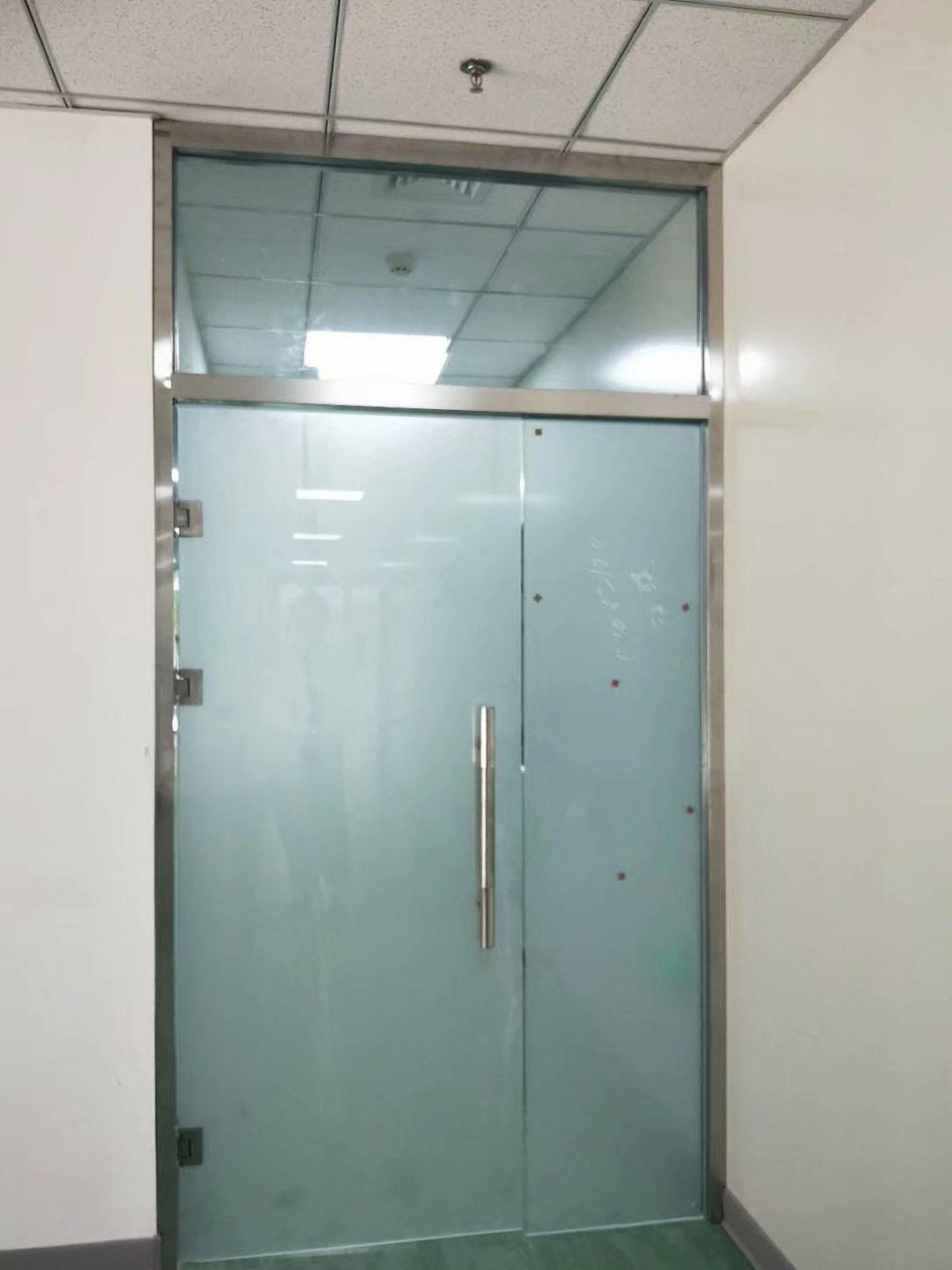 天津河北区安装玻璃隔断方法详解